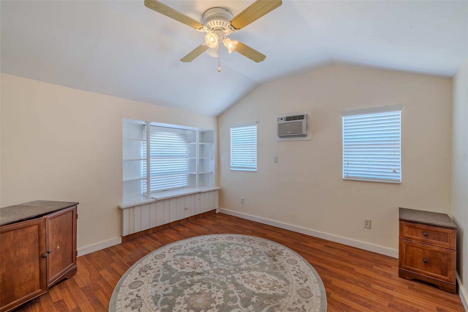 VAN SANT SUB - Residential