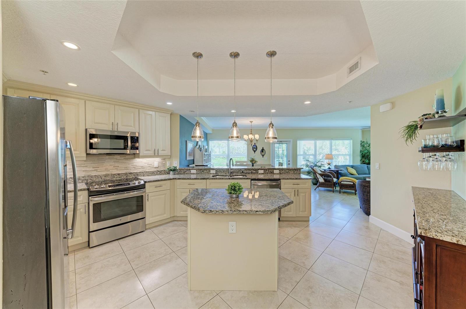 PALMA SOLA BAY CLUB PH 1 - Residential