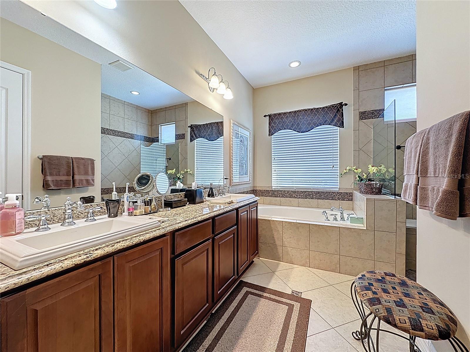 CASCADES OF GROVELAND (TRILOGY) - Residential