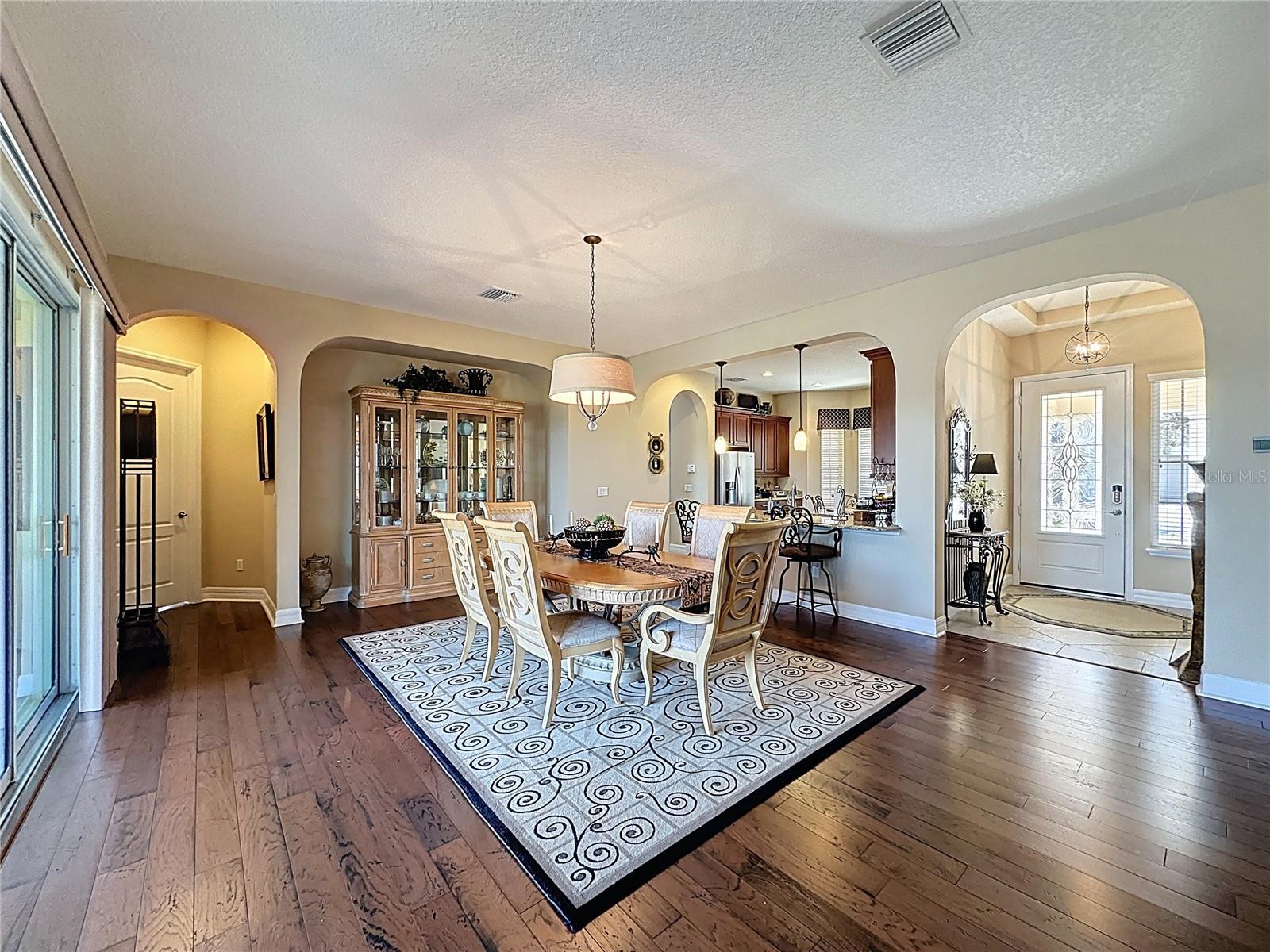 CASCADES OF GROVELAND (TRILOGY) - Residential