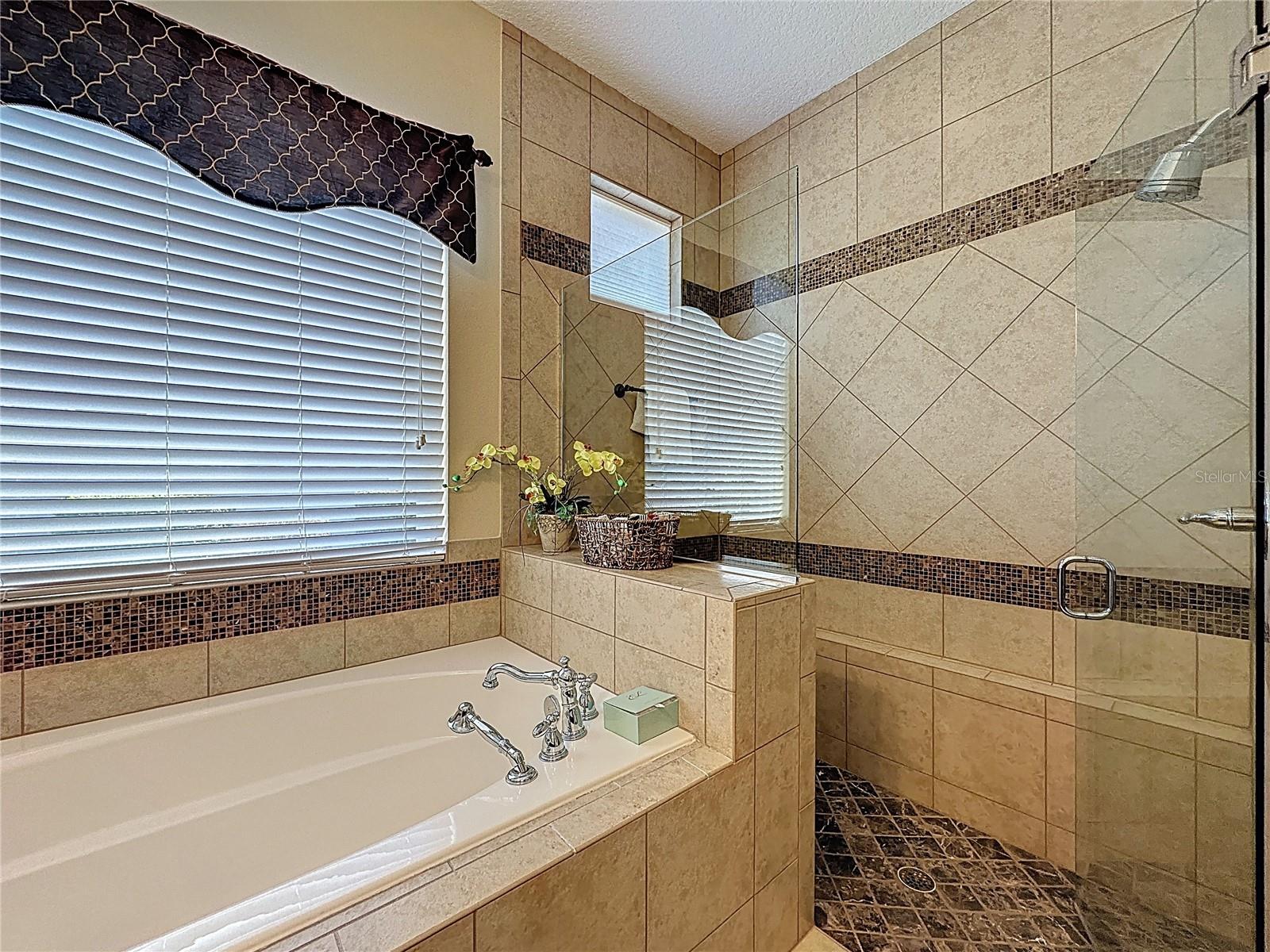 CASCADES OF GROVELAND (TRILOGY) - Residential