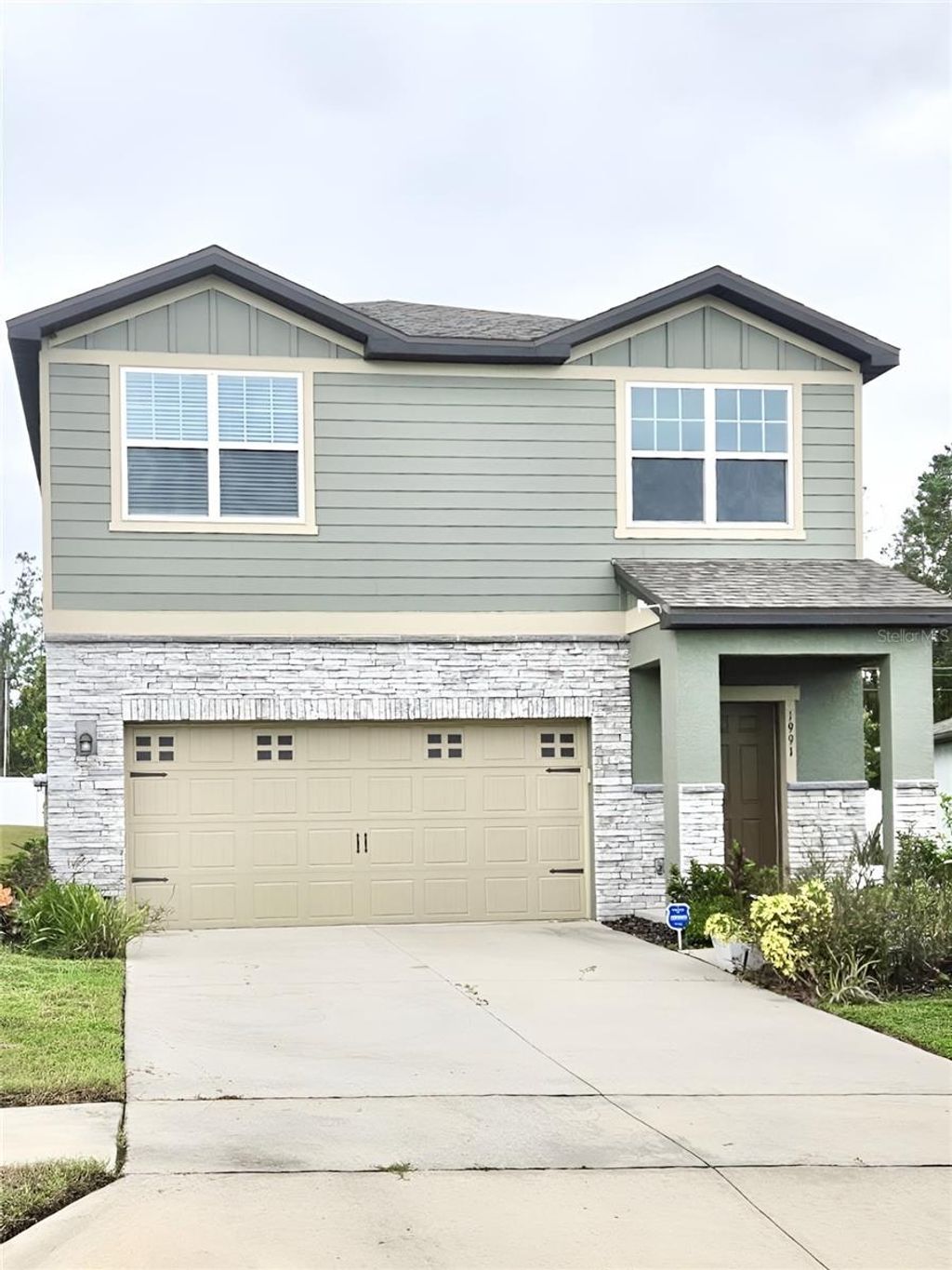 Photo of 1991 Hemingway Circle, Groveland, FL 34736 (MLS # G5102596)