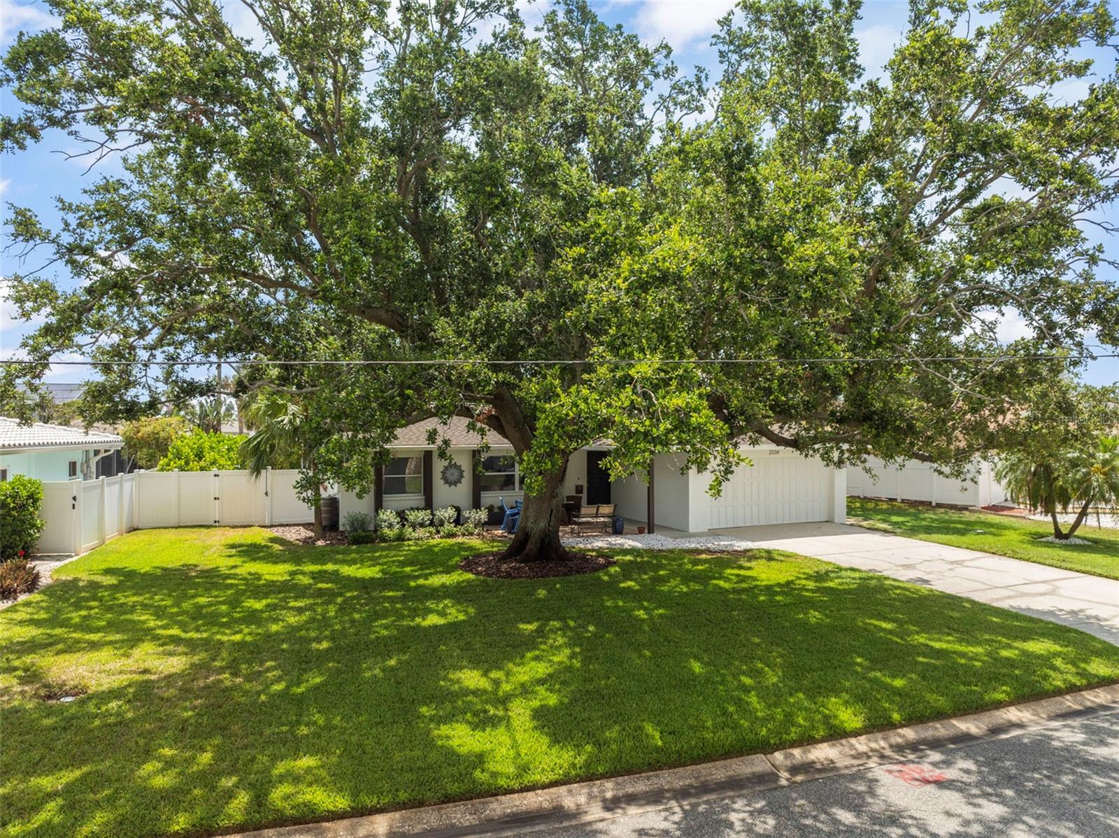 2334 TROPICAL SHORES DRIVE SE