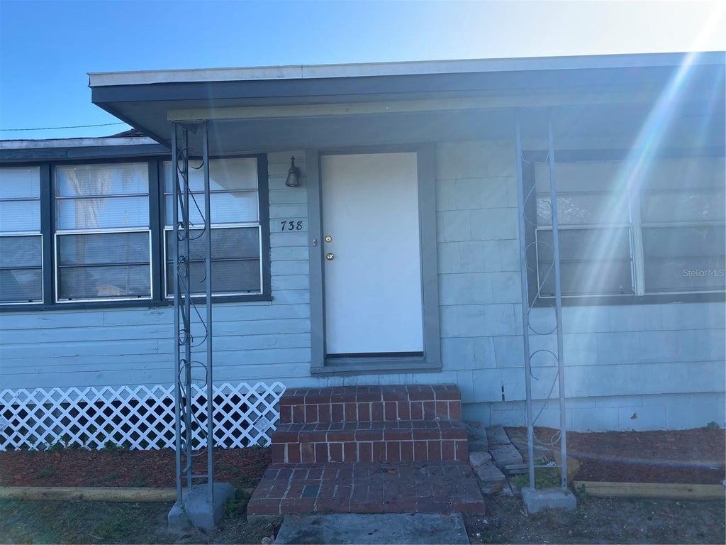 Photo of 738 N Scenic Hwy, Frostproof, FL 33843 (MLS # K4903796)