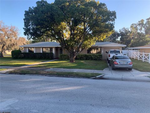 A home in WINTER HAVEN