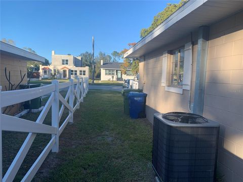 A home in WINTER HAVEN