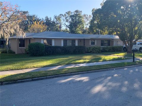 A home in WINTER HAVEN