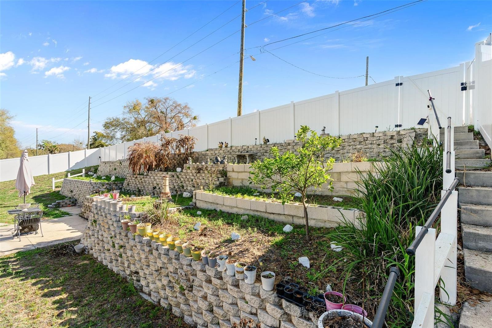 EUSTIS LAKE DOT ESTATES SUB - Residential