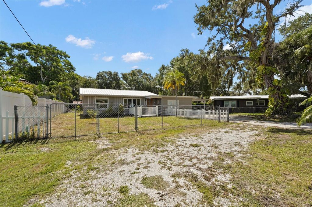 Photo of 1013 Cronley Place, Sarasota, FL 34237 (MLS # A4658221)