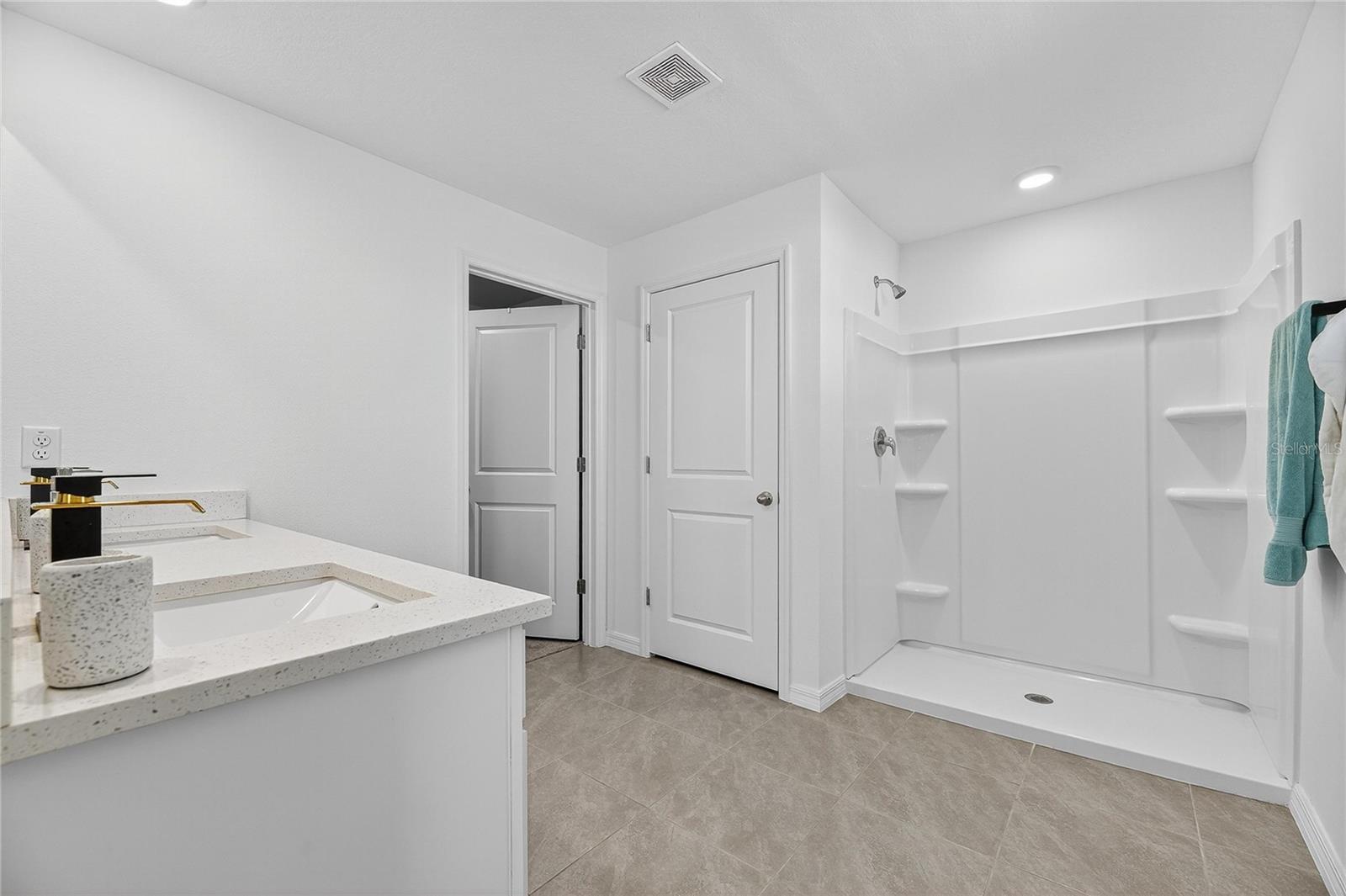 NORTH PK ISLE PH 2B & 3A - Residential