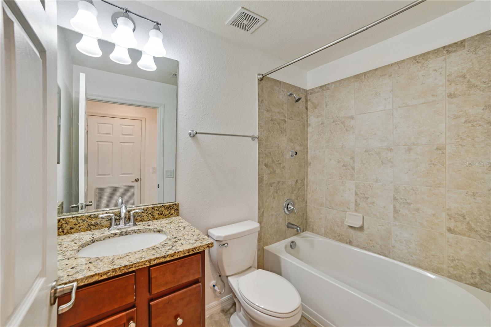 TERRACE I AT LAKEWOOD NATIONAL PH 2 - Residential Lease