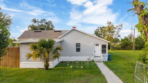 Photo of 1003 SE 2nd Street, Mulberry, FL 33860 (MLS # TB8432703) Photo of 1003 SE 2nd Street, Mulberry, FL 33860 (MLS # TB8432703)