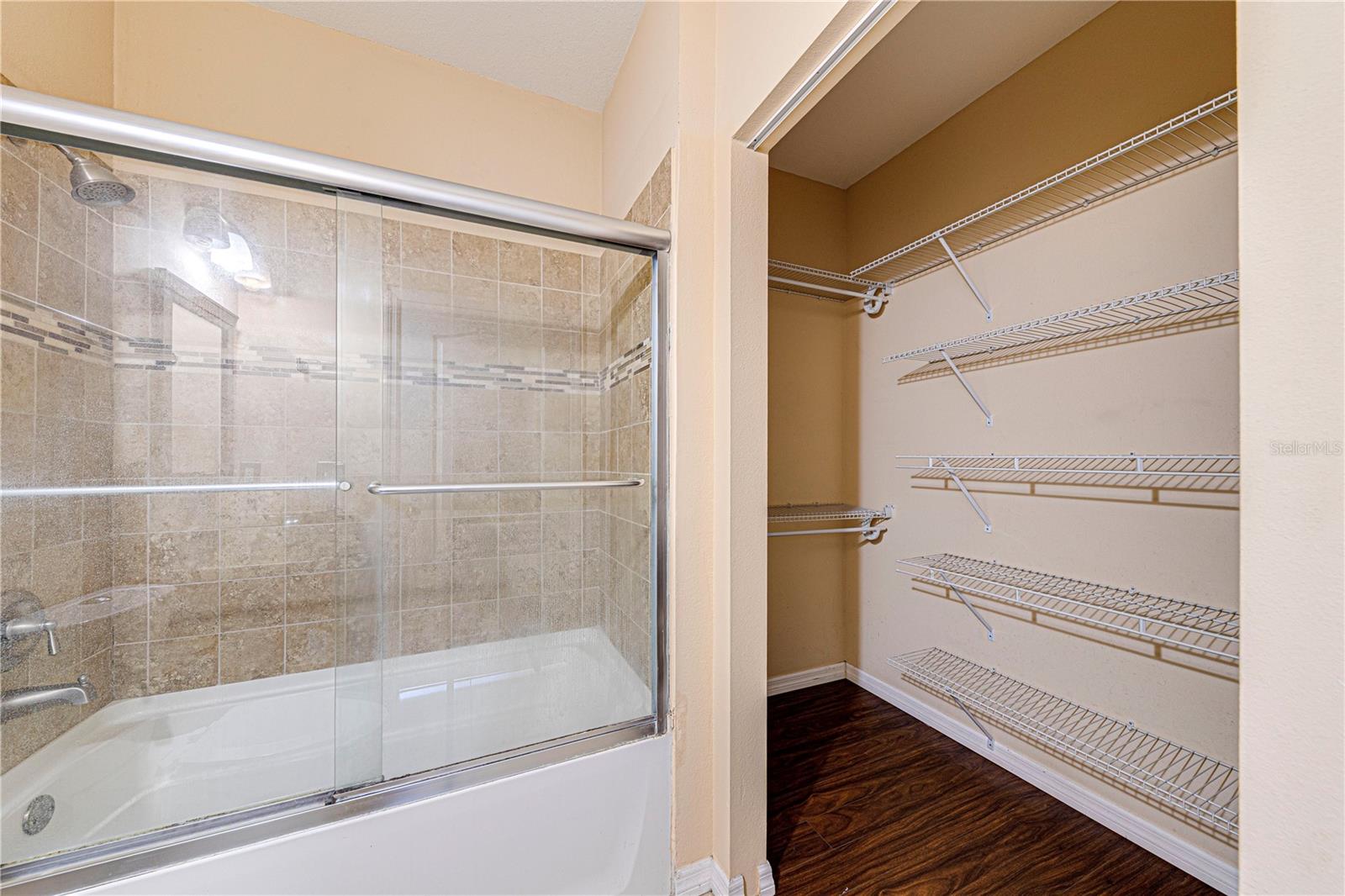 BORDEAUX - Residential Lease