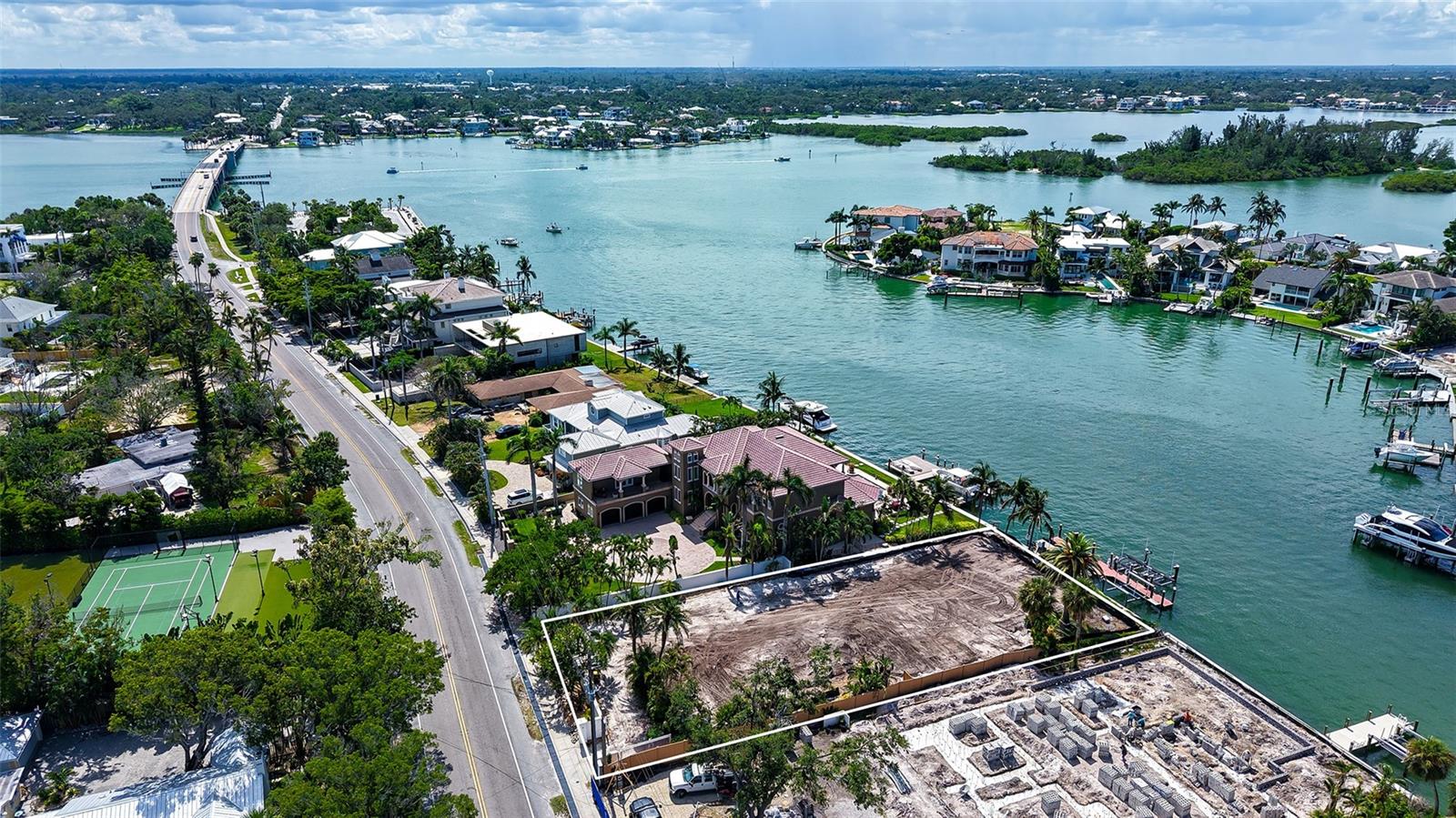 762 SIESTA DRIVE