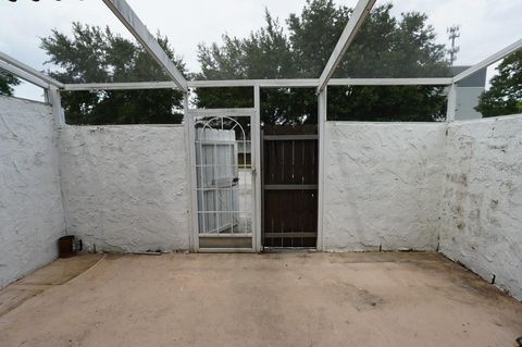 A home in WINTER HAVEN