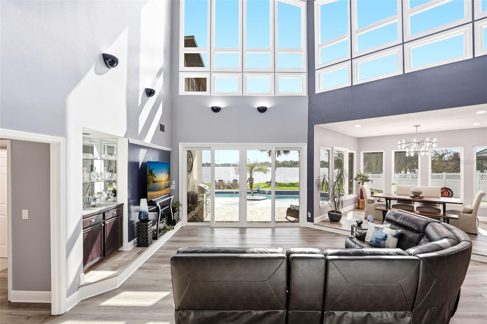 381 PRAIRIE LAKE COVE