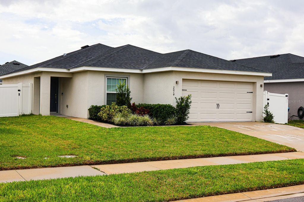 Photo of 2014 Dexter Street, Haines City, FL 33844 (MLS # S5137604)