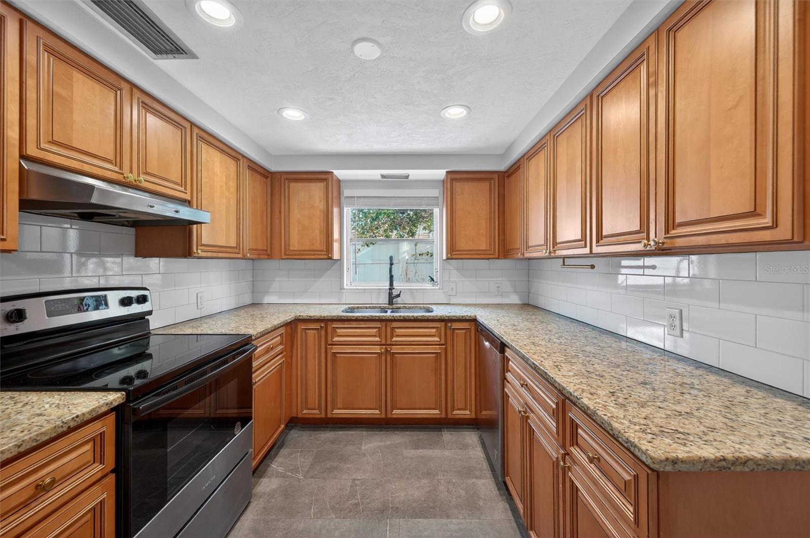 SIESTA HEIGHTS MANOR - Residential