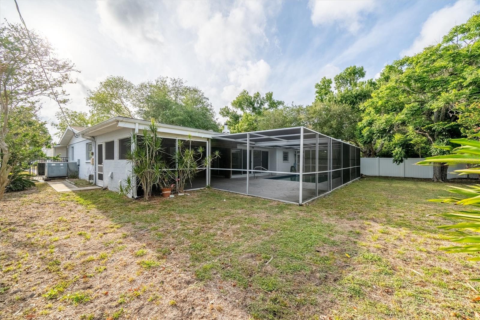 SIESTA HEIGHTS MANOR - Residential