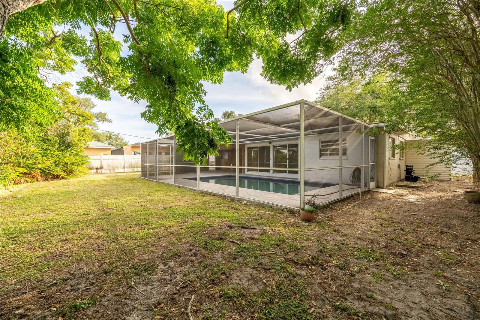 SIESTA HEIGHTS MANOR - Residential