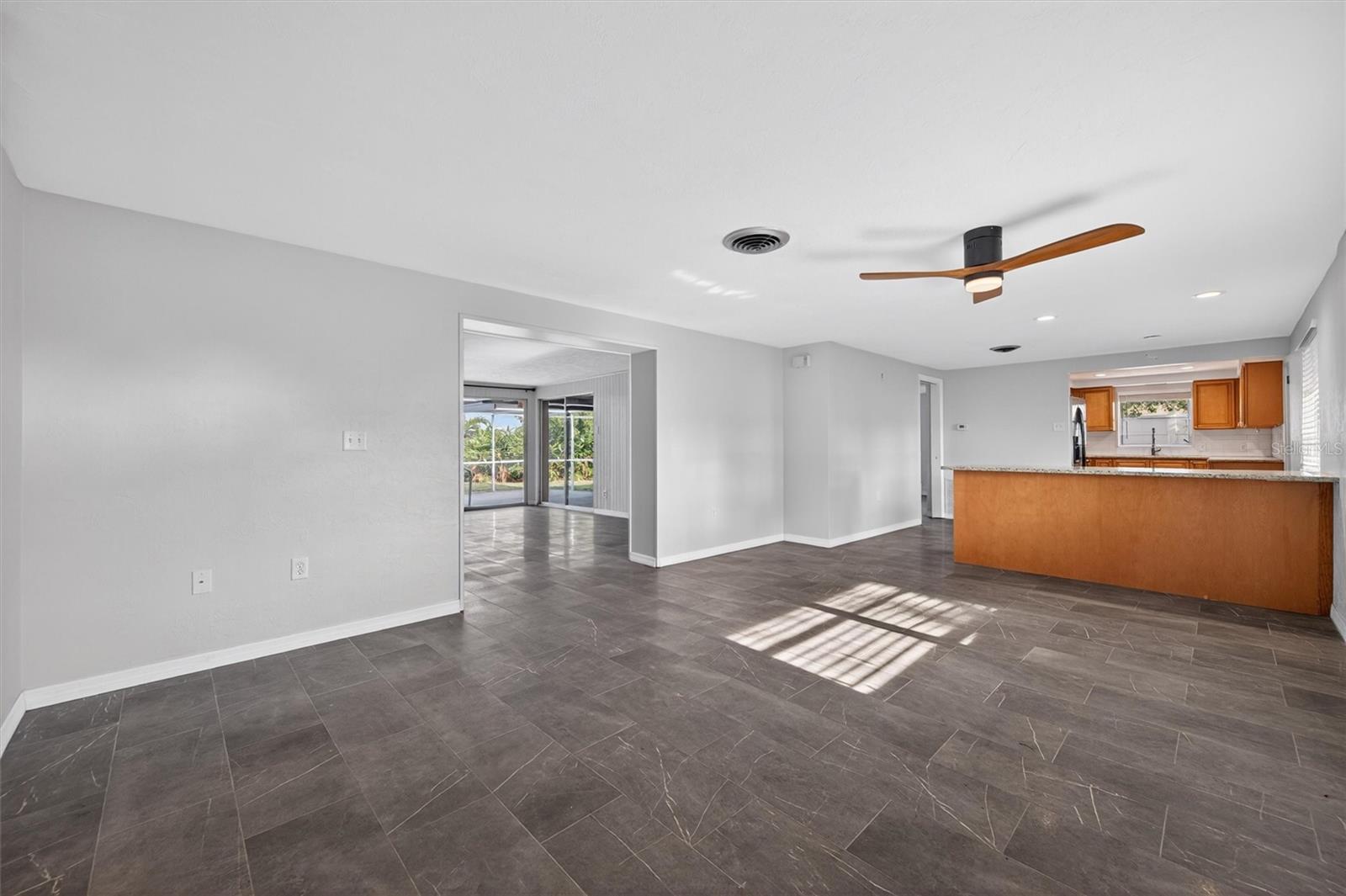 SIESTA HEIGHTS MANOR - Residential