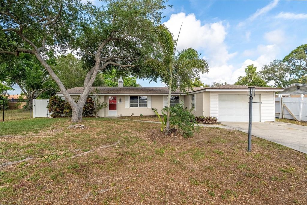 Photo of 7464 Cass Circle, Sarasota, FL 34231 (MLS # A4692133)