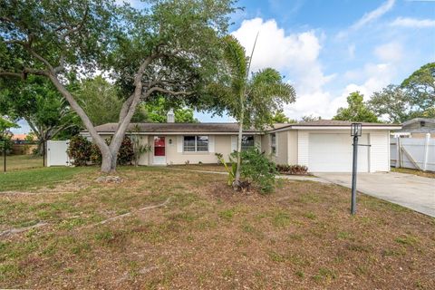 Photo of 7464 Cass Circle, Sarasota, FL 34231 (MLS # A4692133)