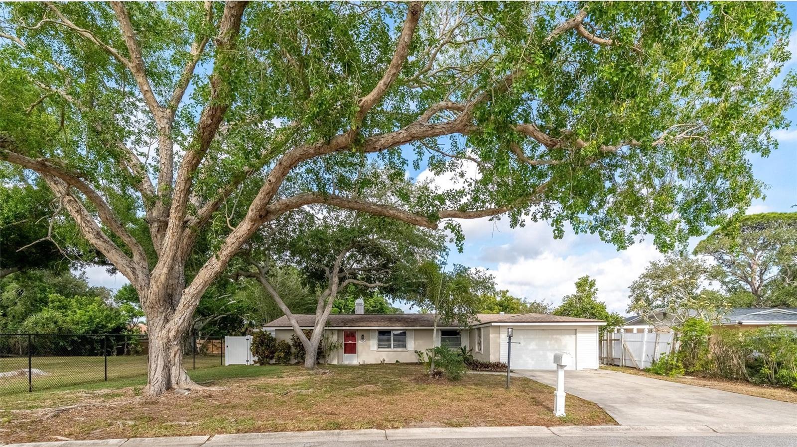 7464 CASS CIRCLE