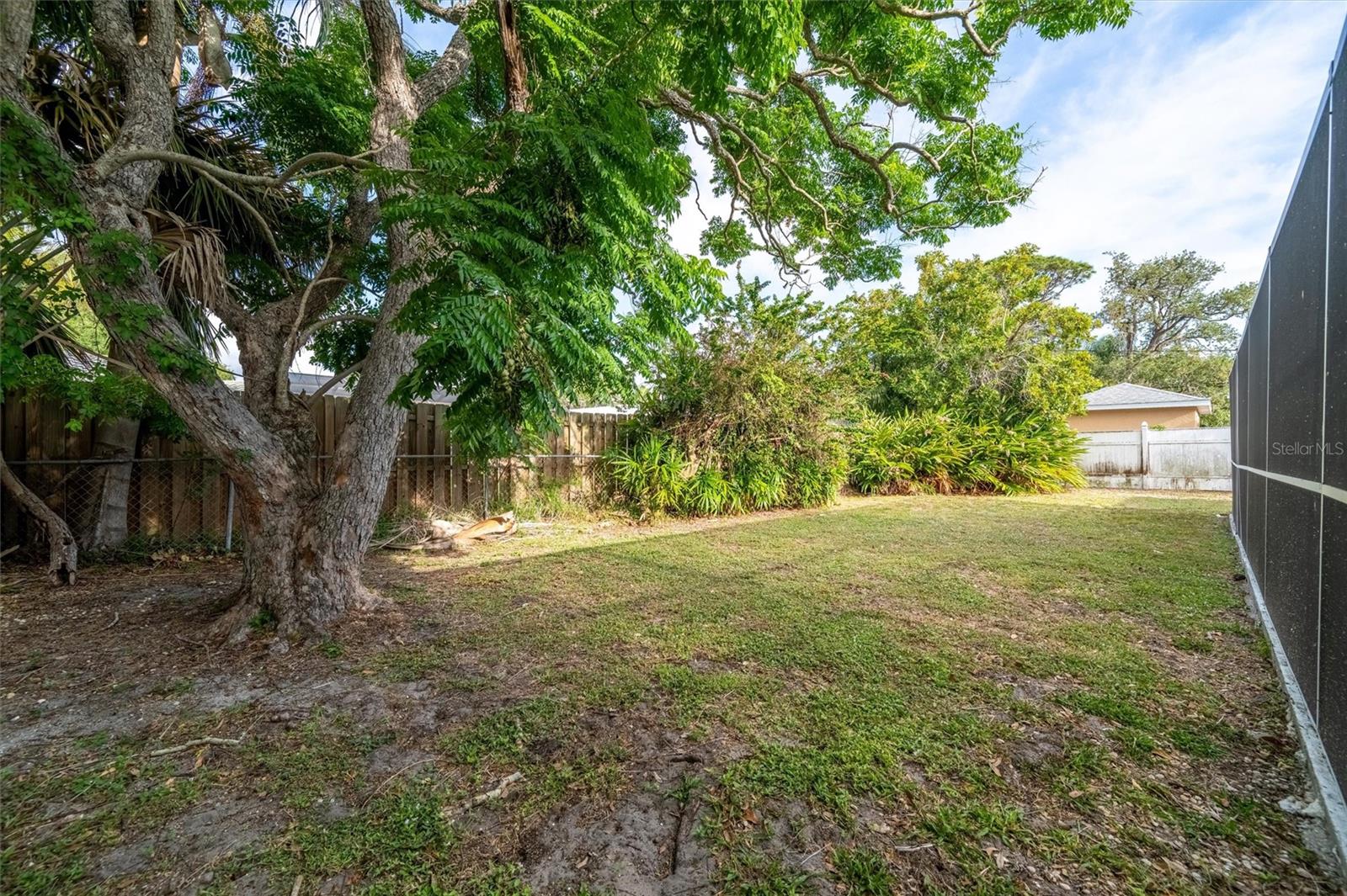 SIESTA HEIGHTS MANOR - Residential