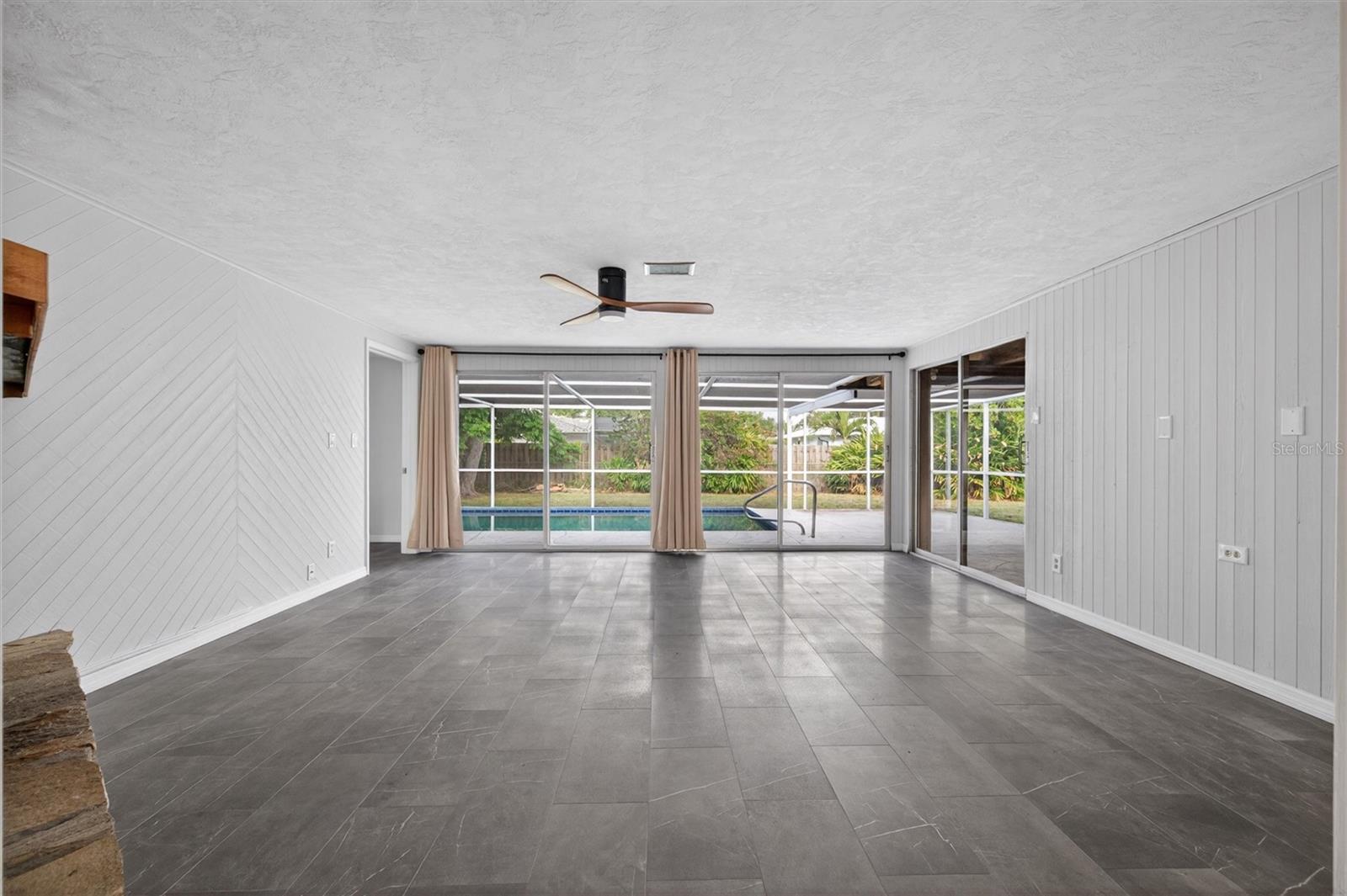SIESTA HEIGHTS MANOR - Residential