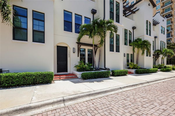 1262 MAY LN, SARASOTA, FL 34236 - Image b898aa52cd9bd4ef4bcf4d78854c5cf5/4225044811