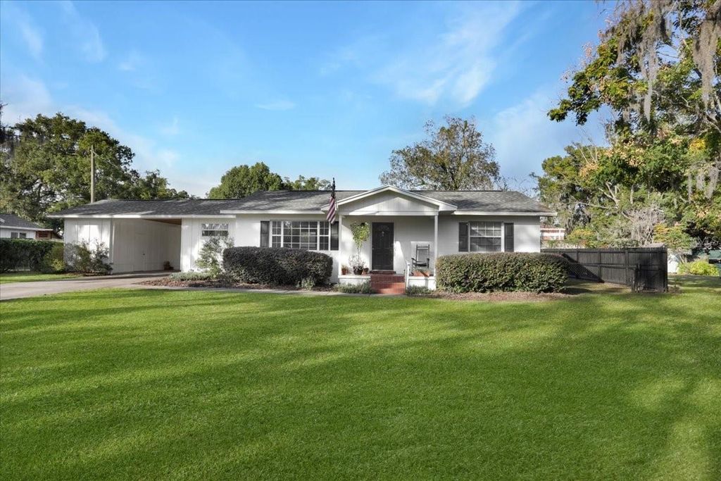 Photo of 220 SE 28th Avenue, Ocala, FL 34471 (MLS # GC535611)