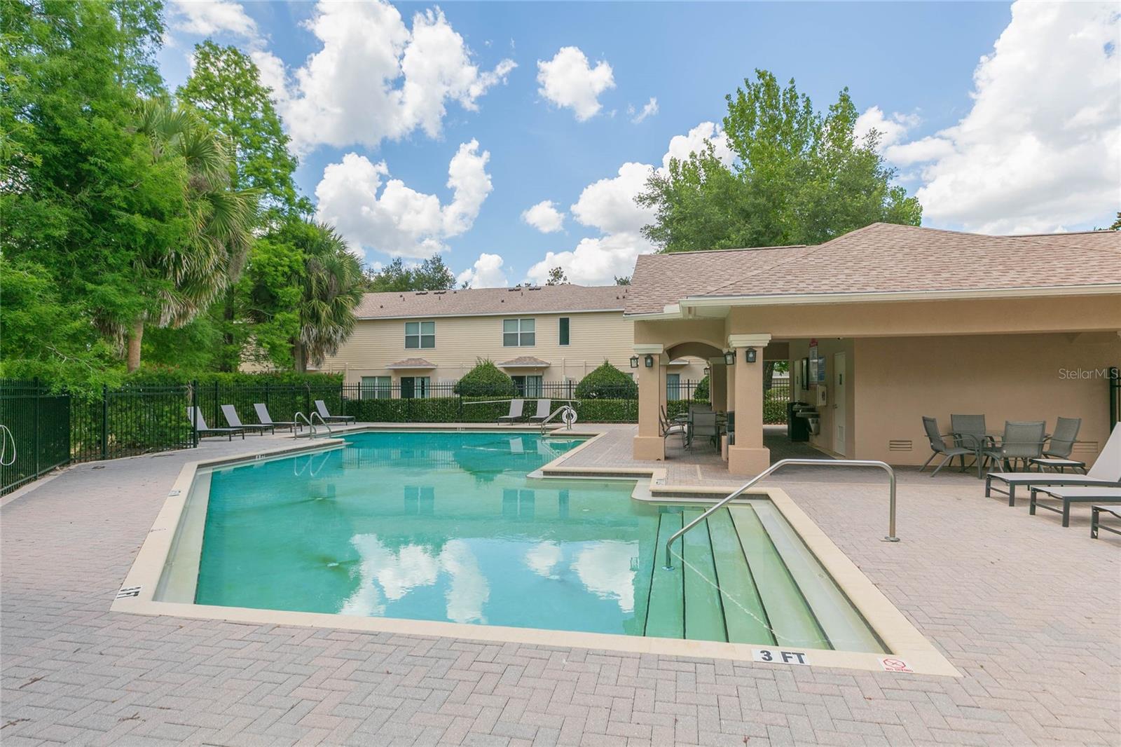 WEDGEWOOD TWNHMS - Residential