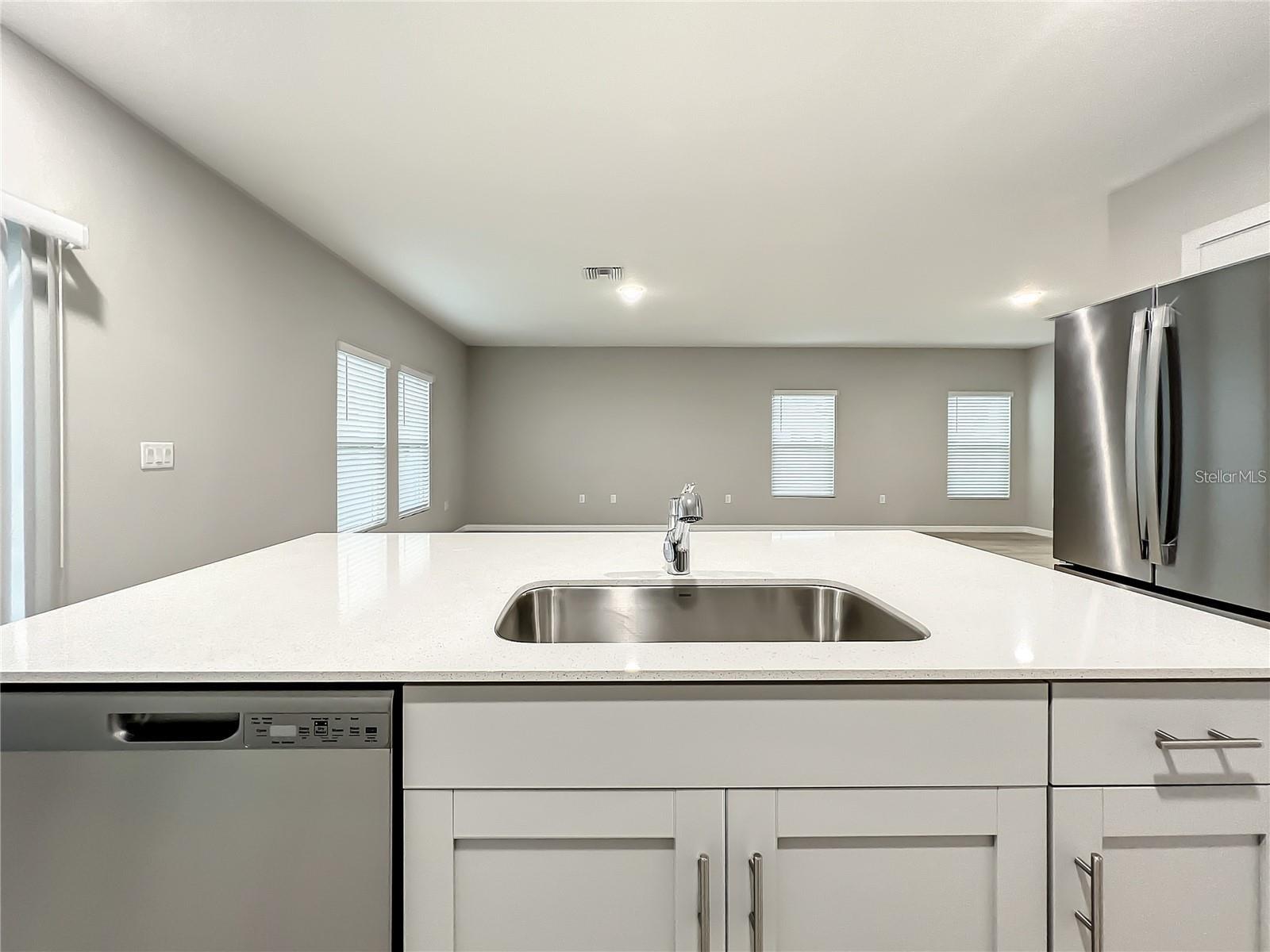PASADENA POINT PHASE 1 PB 88 PG 29 BLOCK 5 LOT 16 - Residential