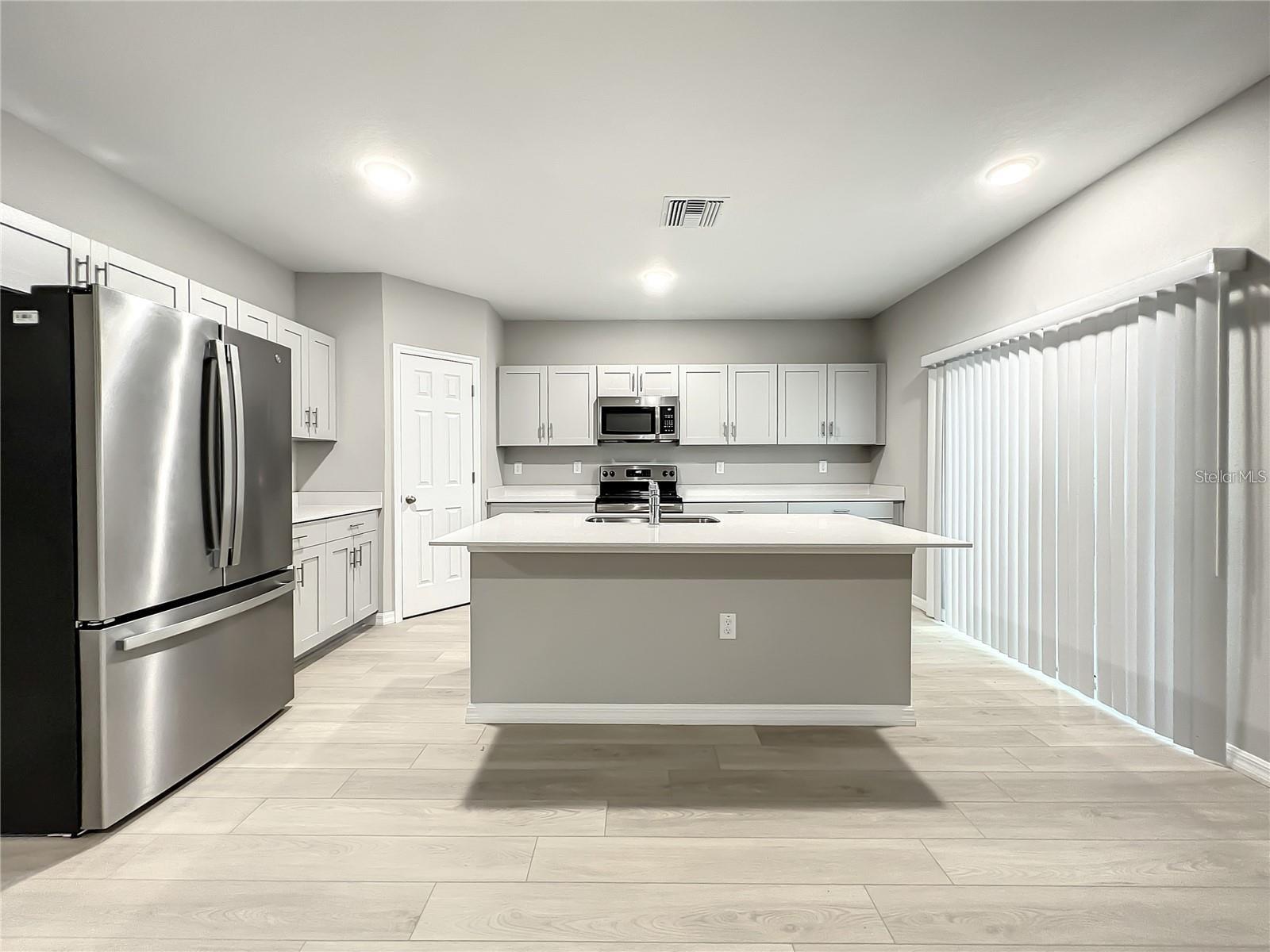 PASADENA POINT PHASE 1 PB 88 PG 29 BLOCK 5 LOT 16 - Residential