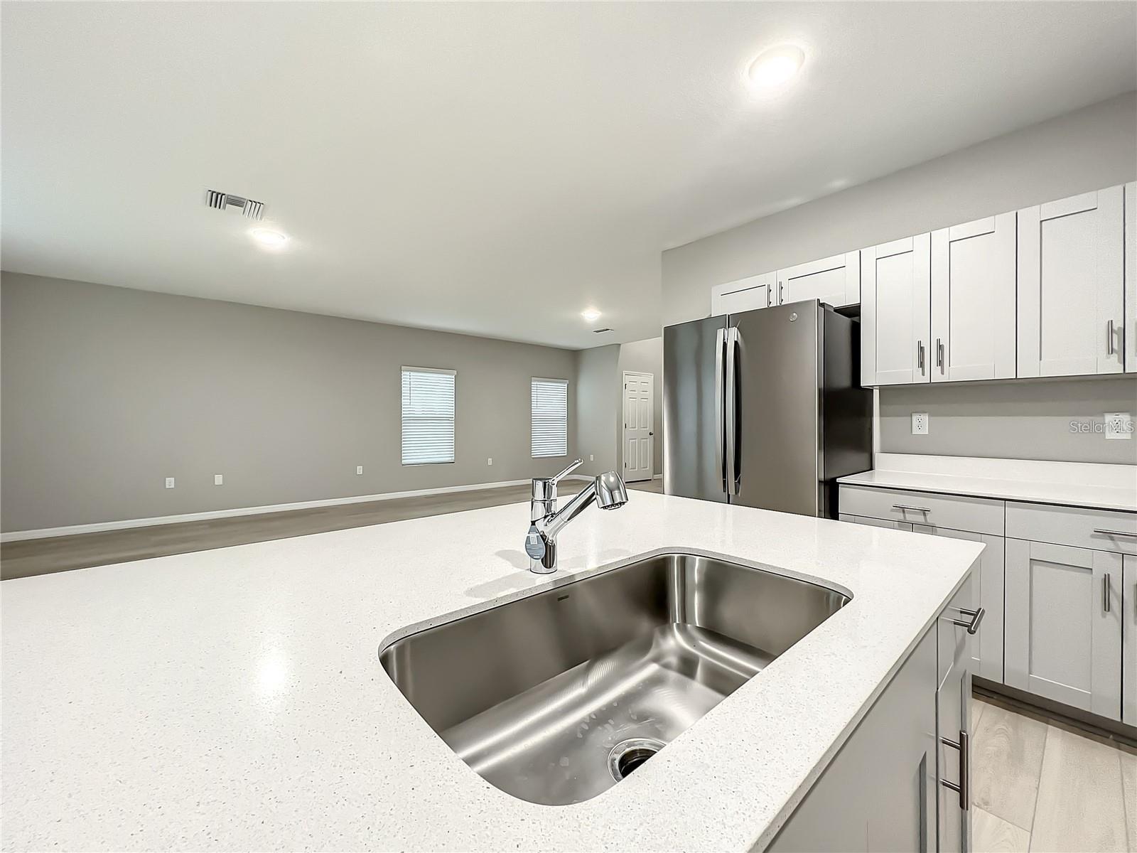 PASADENA POINT PHASE 1 PB 88 PG 29 BLOCK 5 LOT 16 - Residential