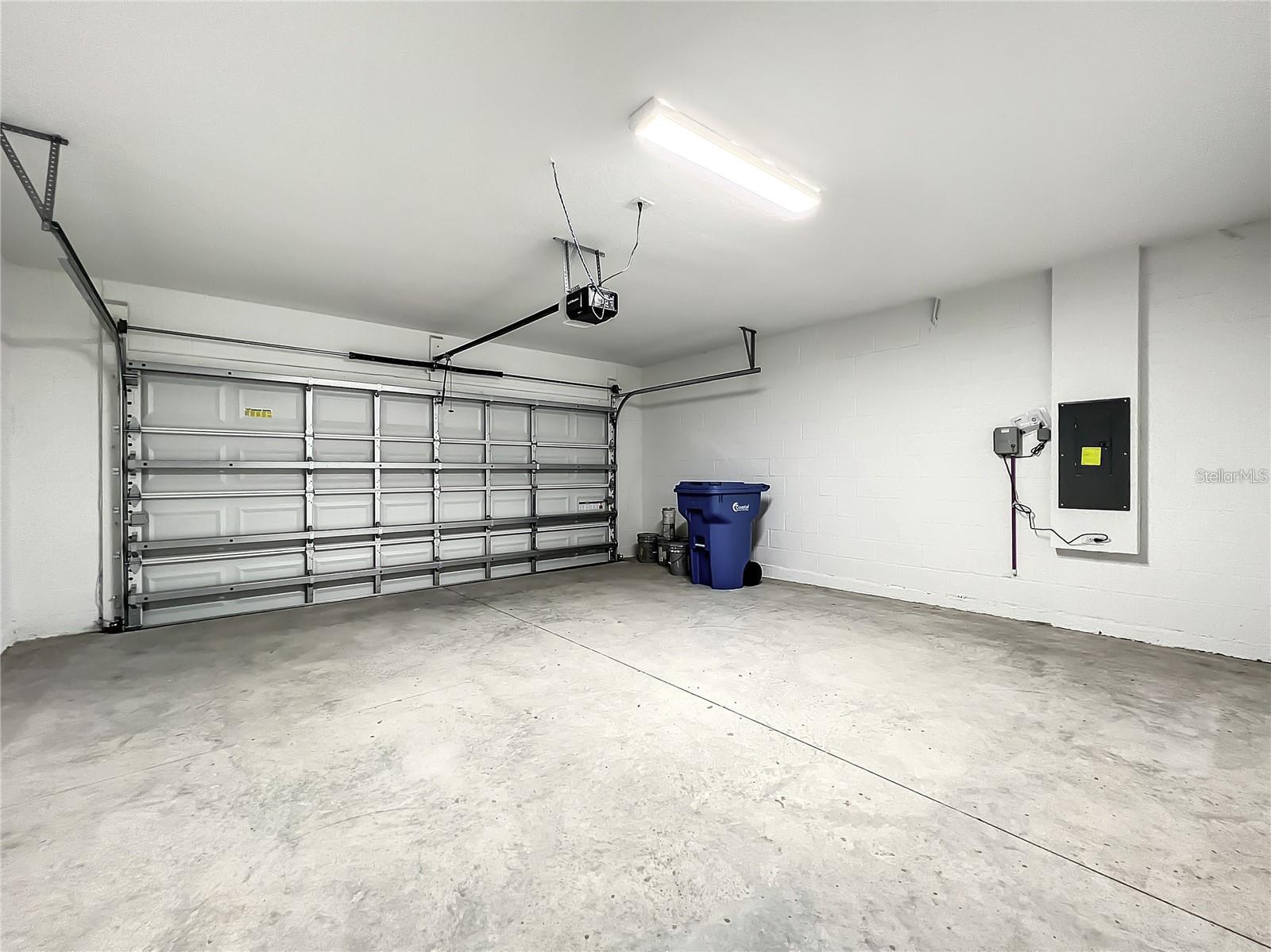 PASADENA POINT PHASE 1 PB 88 PG 29 BLOCK 5 LOT 16 - Residential