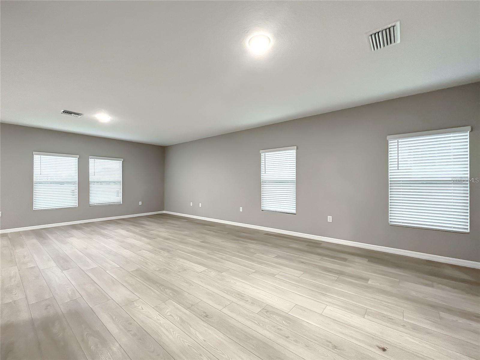 PASADENA POINT PHASE 1 PB 88 PG 29 BLOCK 5 LOT 16 - Residential