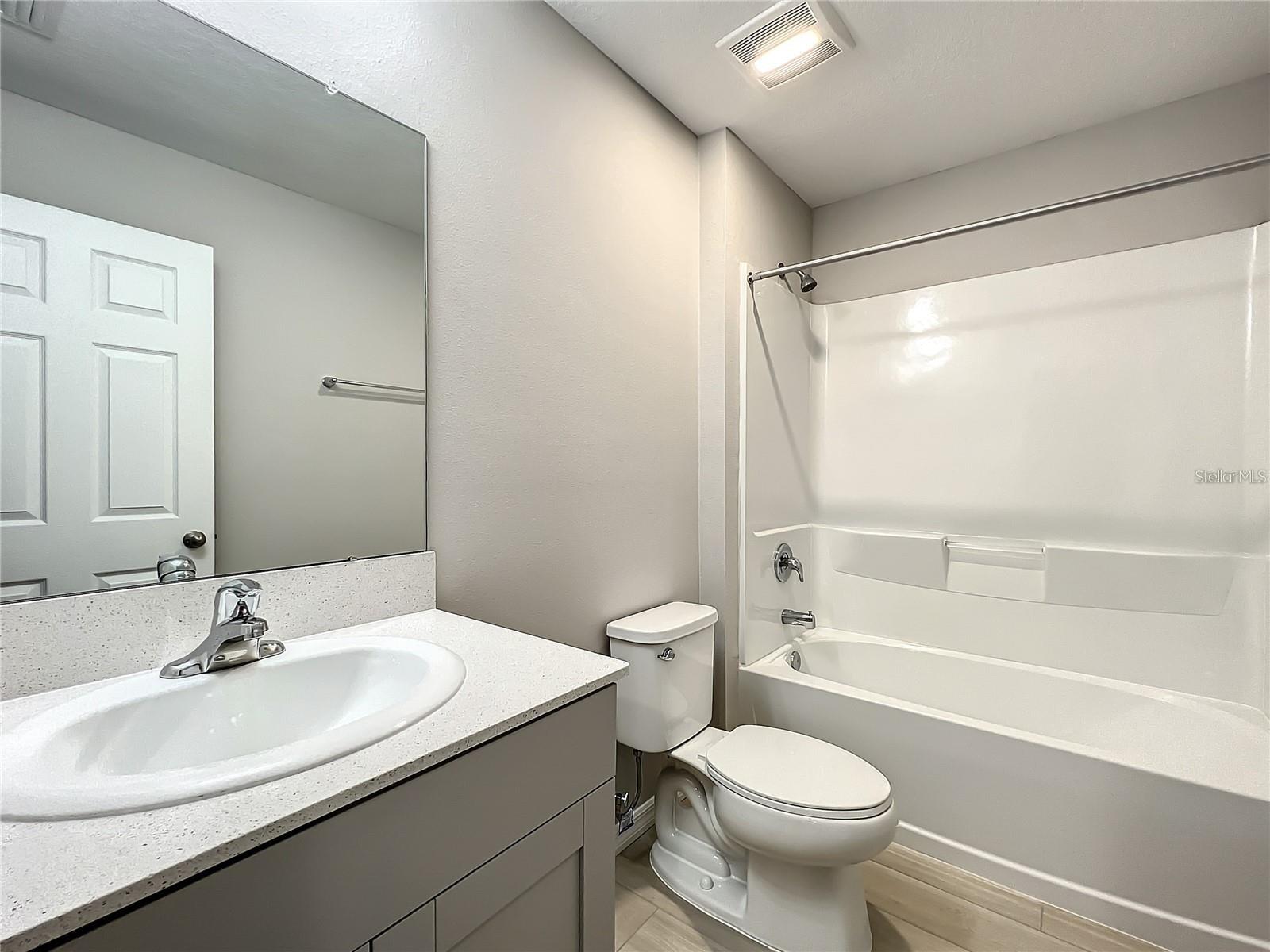 PASADENA POINT PHASE 1 PB 88 PG 29 BLOCK 5 LOT 16 - Residential