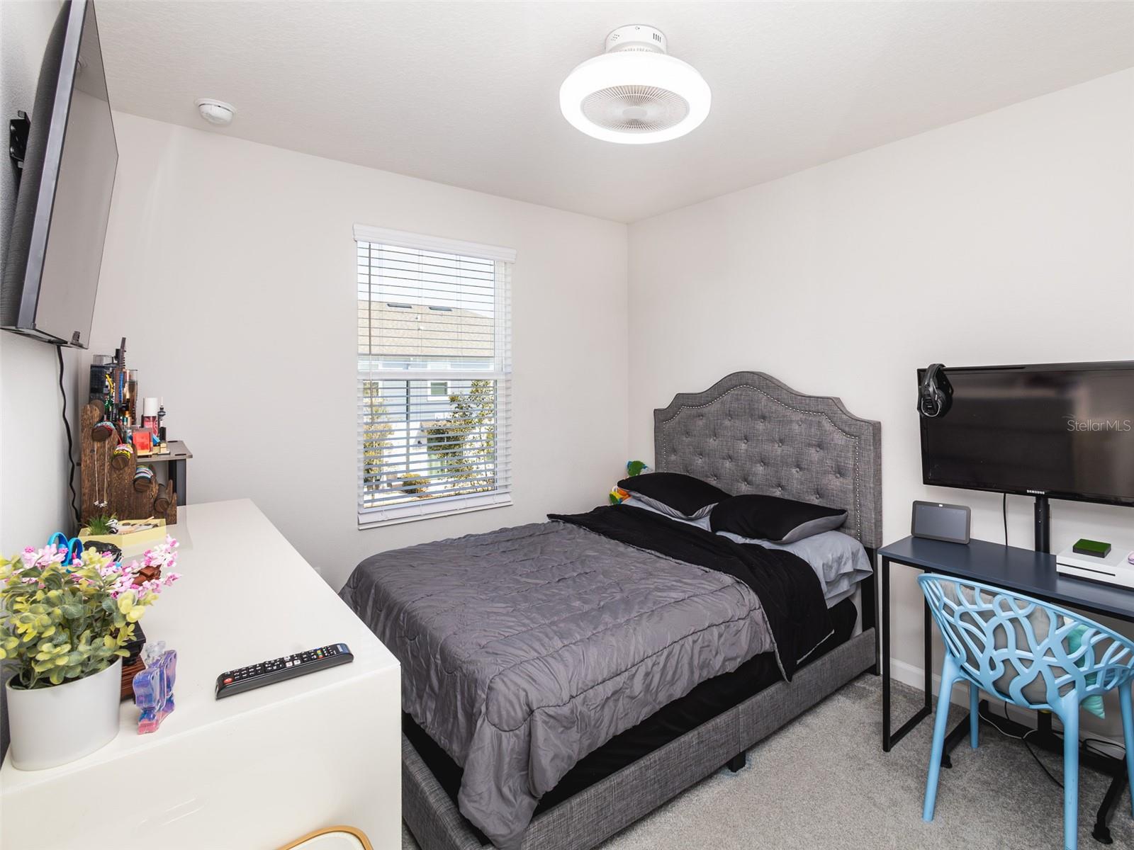 TOWNS AT LAKE MONROE COMMONS - Residential