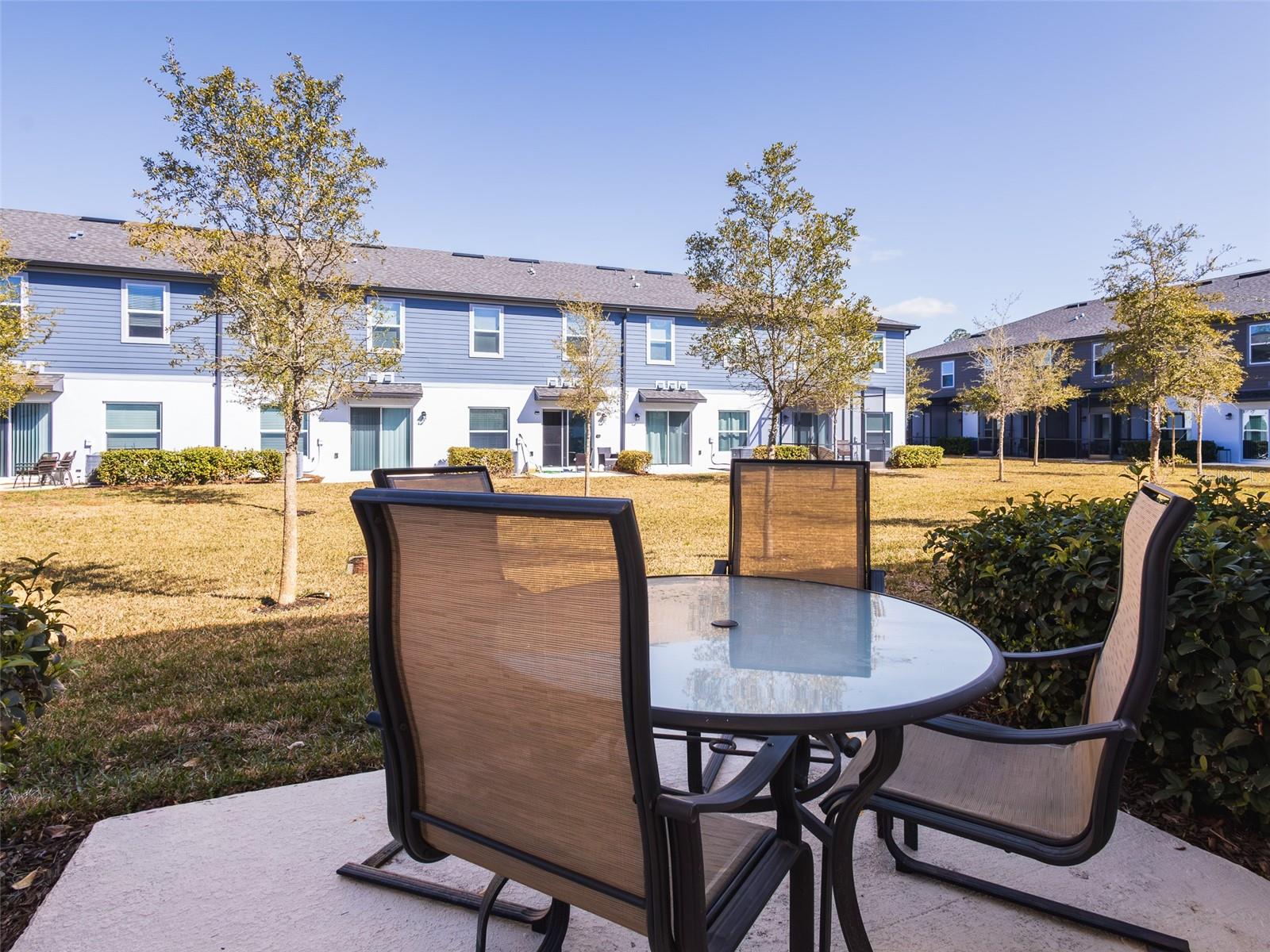 TOWNS AT LAKE MONROE COMMONS - Residential