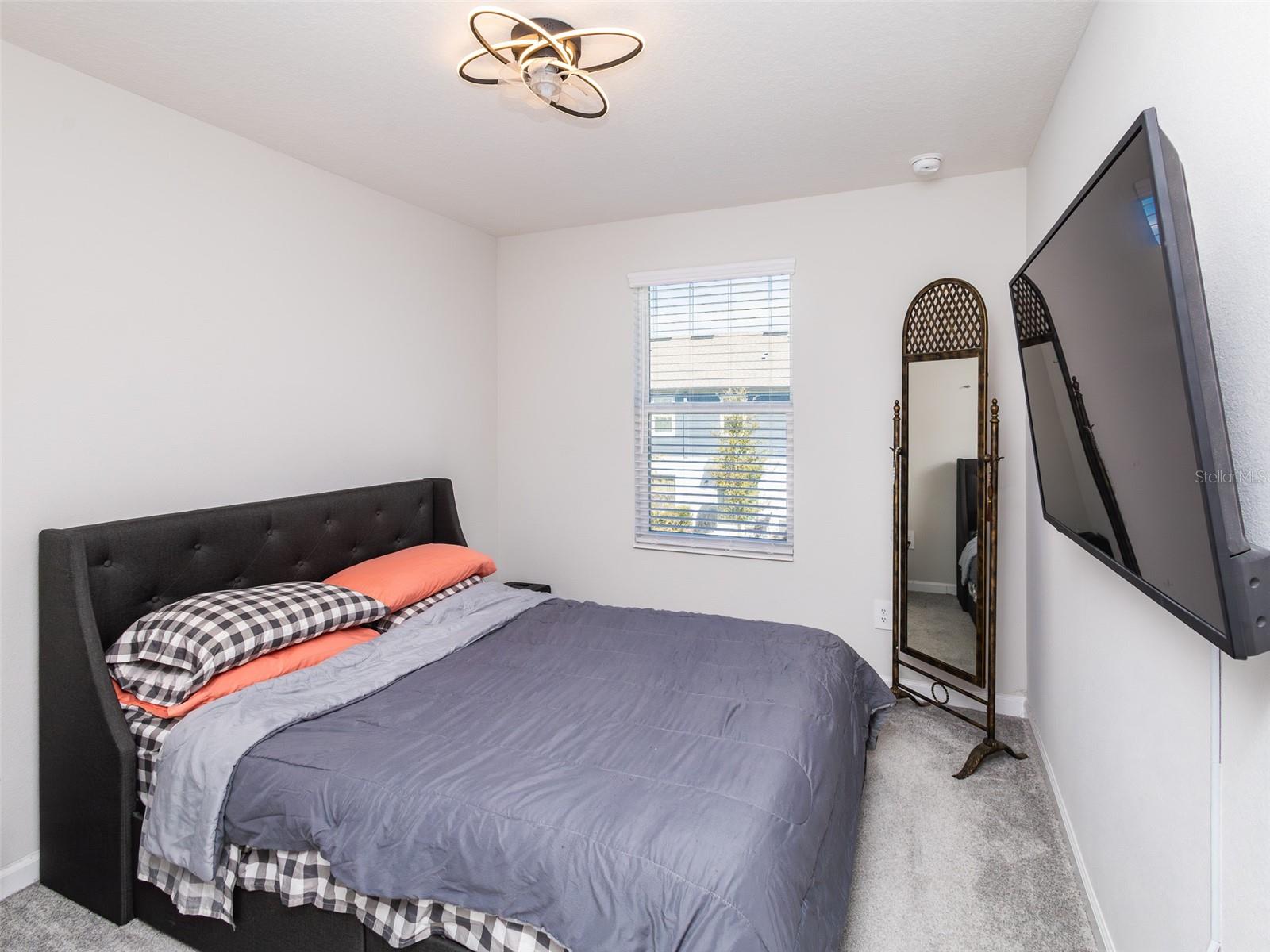 TOWNS AT LAKE MONROE COMMONS - Residential