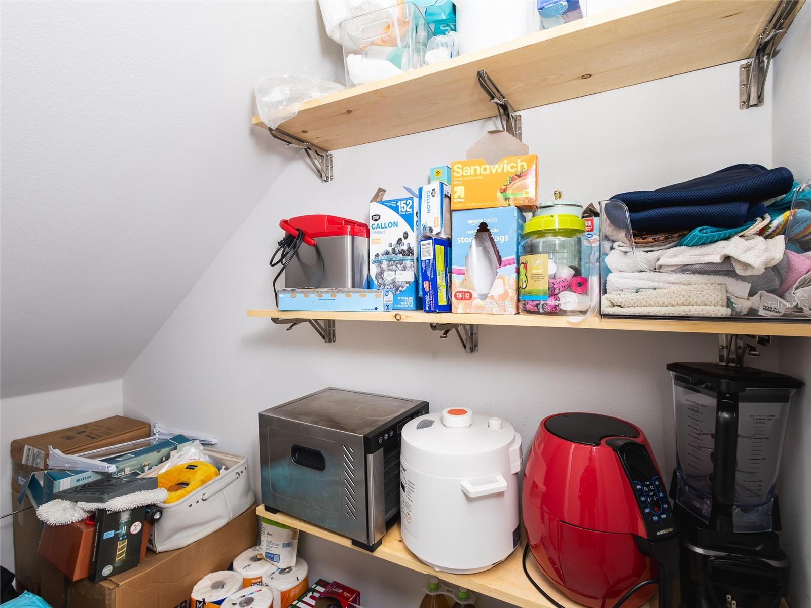 TOWNS AT LAKE MONROE COMMONS - Residential