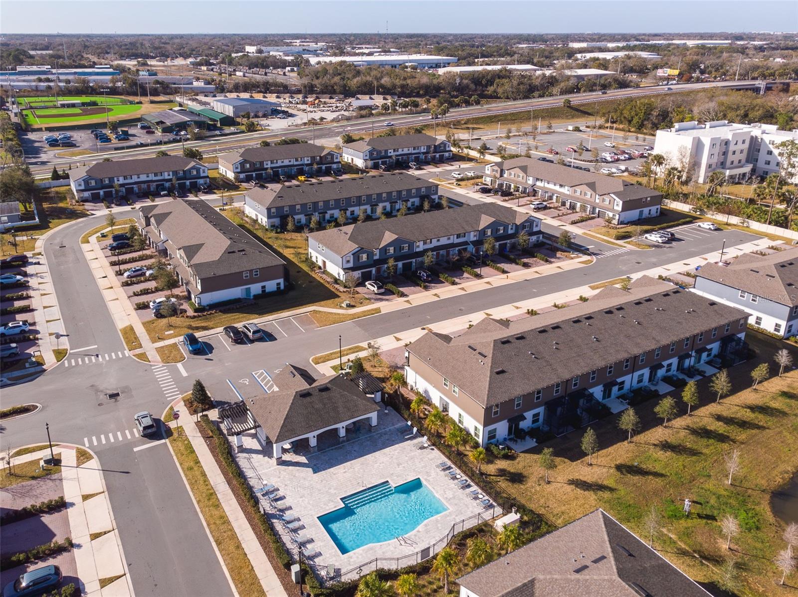 TOWNS AT LAKE MONROE COMMONS - Residential