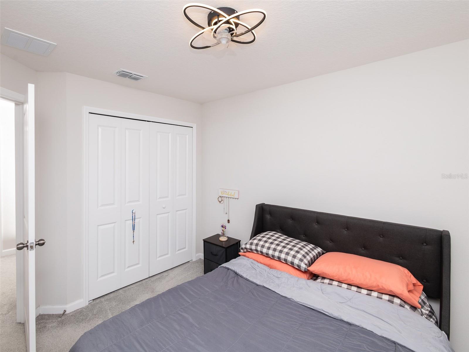 TOWNS AT LAKE MONROE COMMONS - Residential