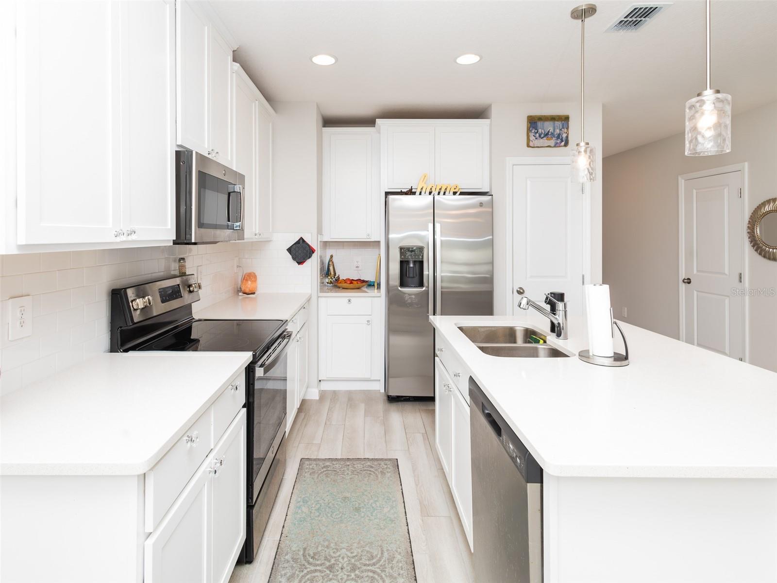 TOWNS AT LAKE MONROE COMMONS - Residential