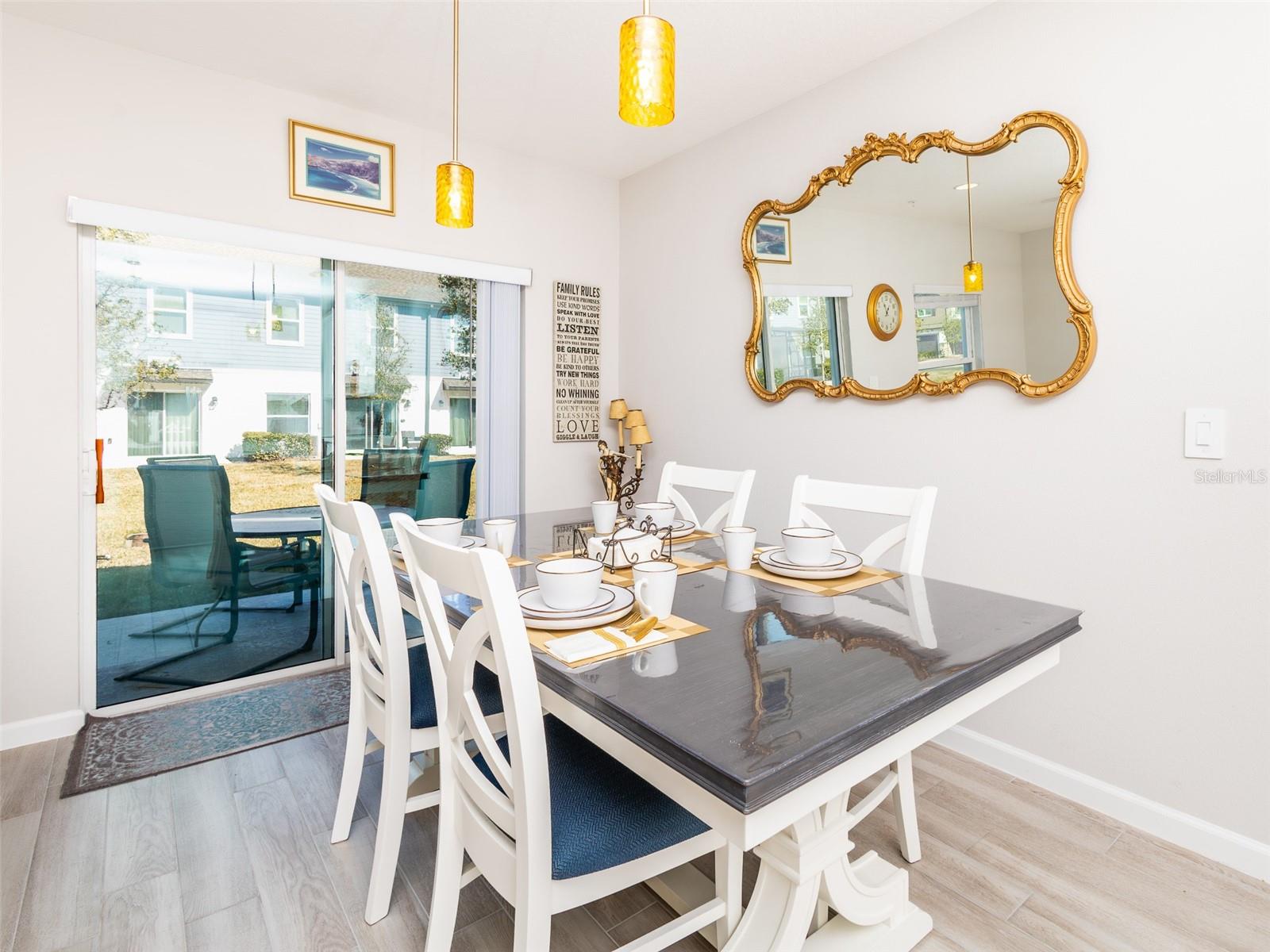 TOWNS AT LAKE MONROE COMMONS - Residential