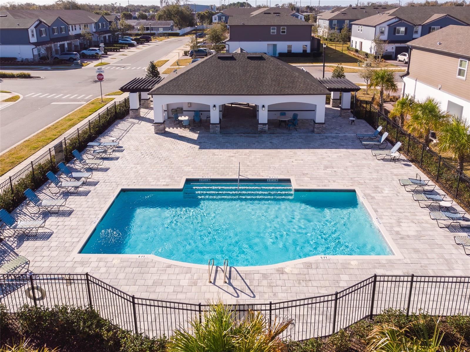 TOWNS AT LAKE MONROE COMMONS - Residential