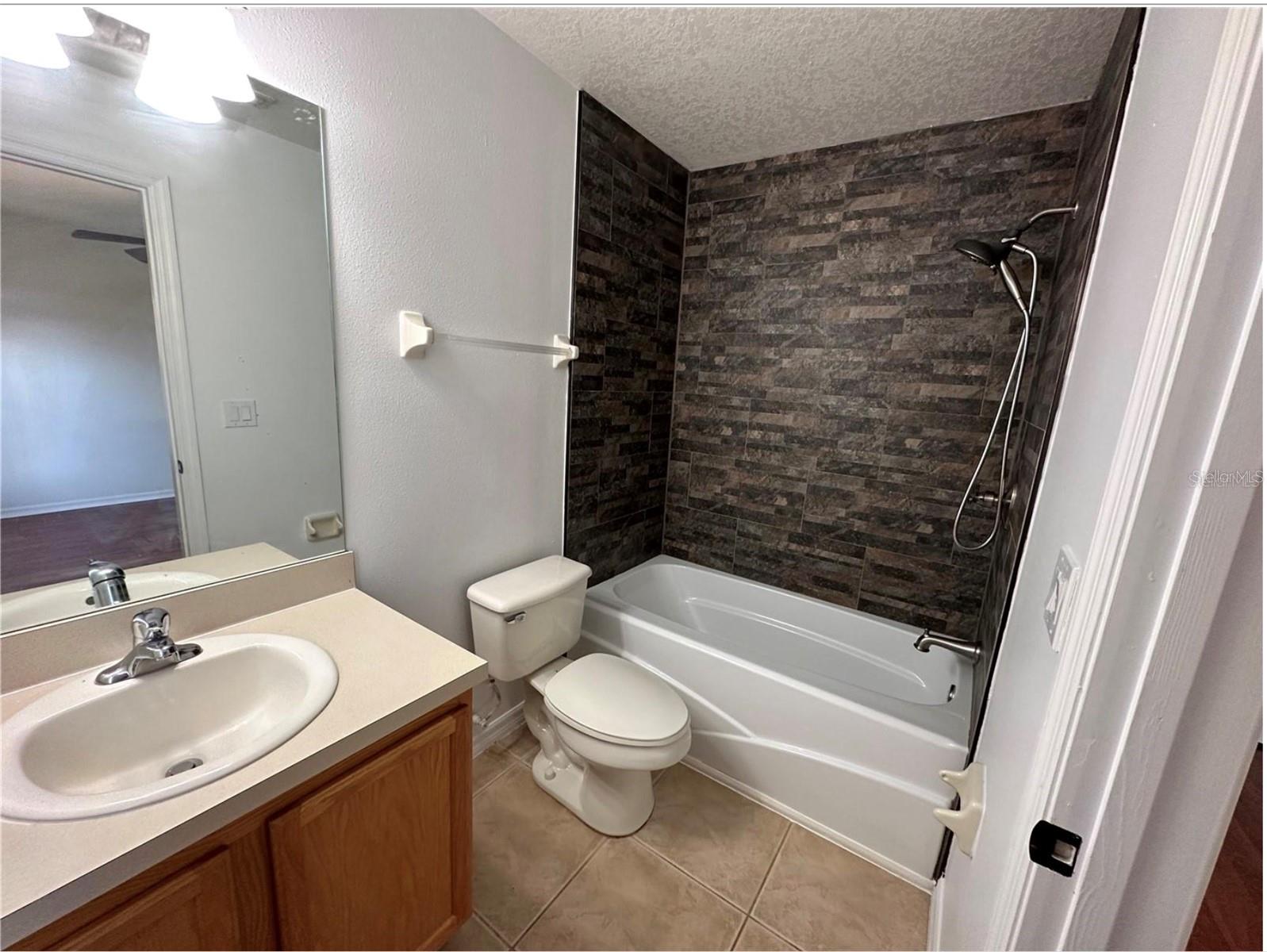 INDEPENDENCE, SIGNATURE LAKES - Residential Lease