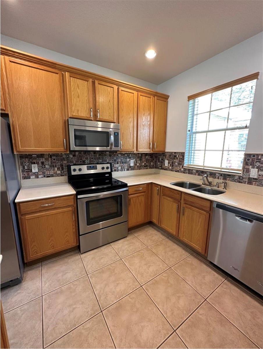 INDEPENDENCE, SIGNATURE LAKES - Residential Lease